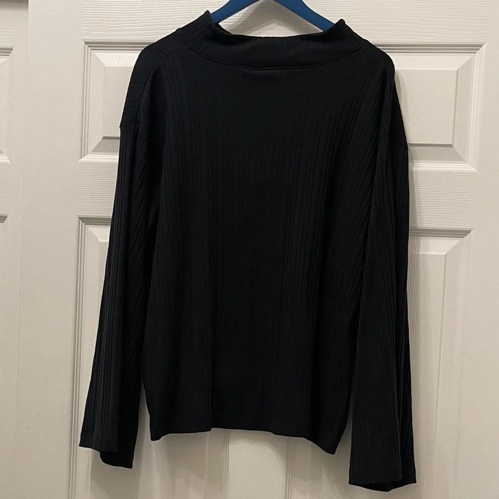 NWT..Nike Black Ribbed Long-Sleeve Crew with White Swoosh - Picture 7 of 7